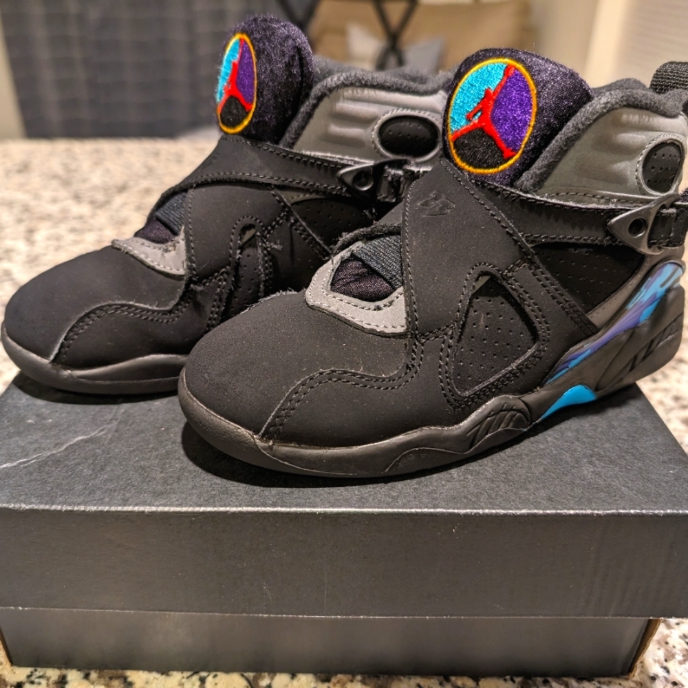 Air Jordan Retro 8 Space Jam Aqua Bugs Bunny